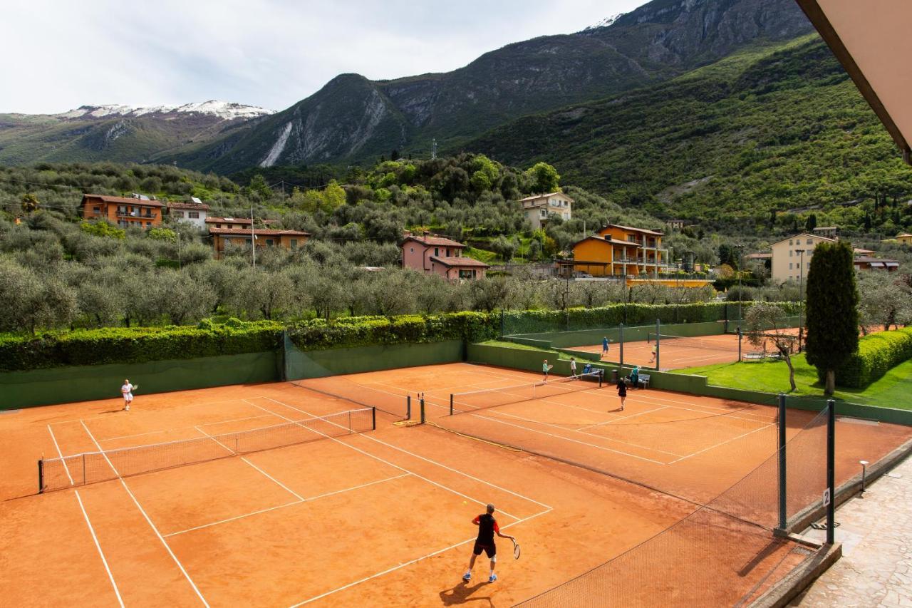 Club Hotel Olivi - Tennis Center Малчезине Екстериор снимка