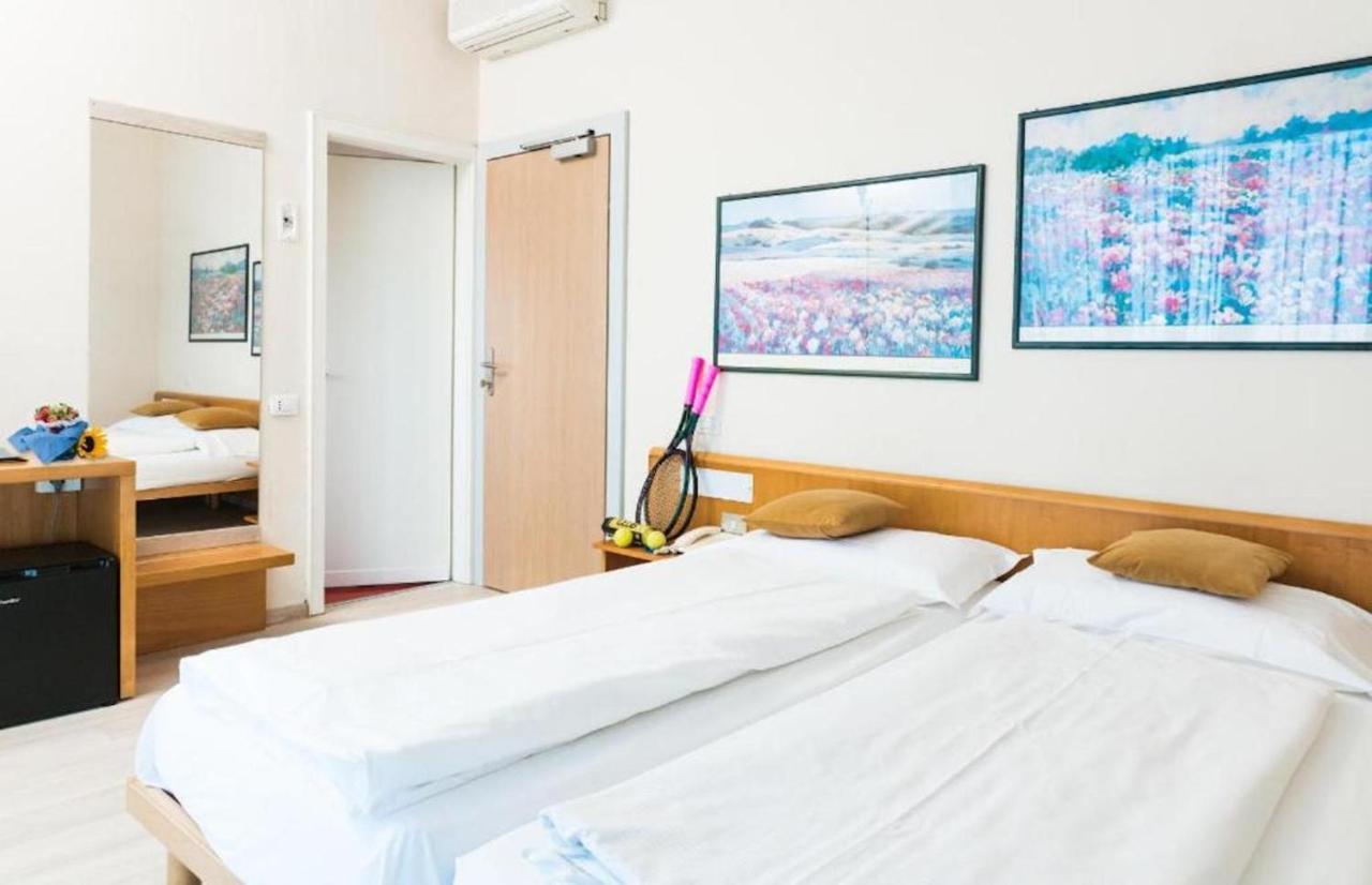 Club Hotel Olivi - Tennis Center Малчезине Екстериор снимка