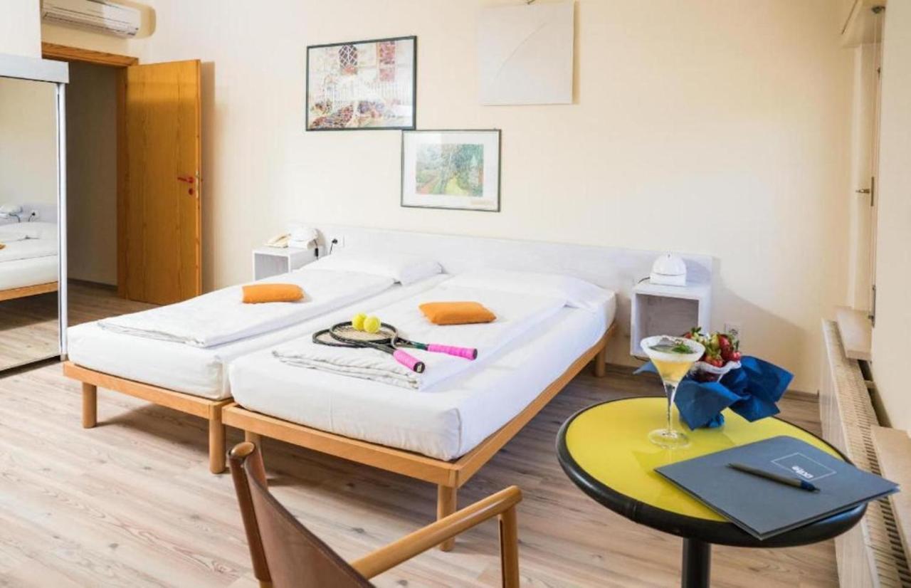 Club Hotel Olivi - Tennis Center Малчезине Екстериор снимка