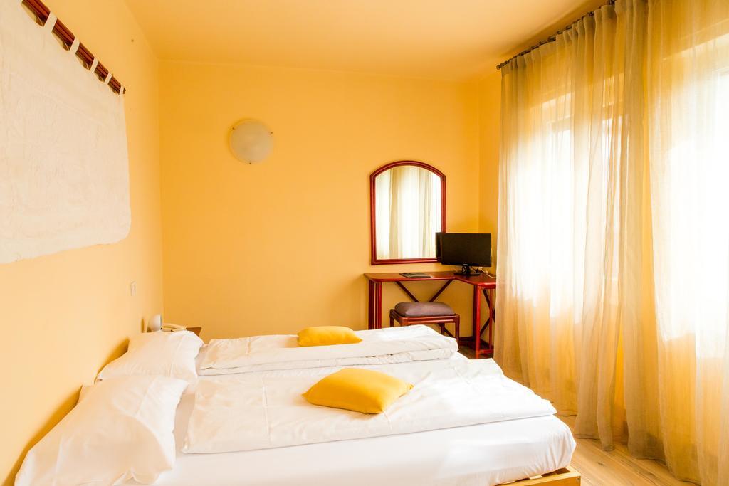 Club Hotel Olivi - Tennis Center Малчезине Екстериор снимка