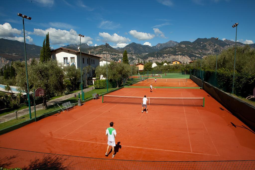 Club Hotel Olivi - Tennis Center Малчезине Екстериор снимка