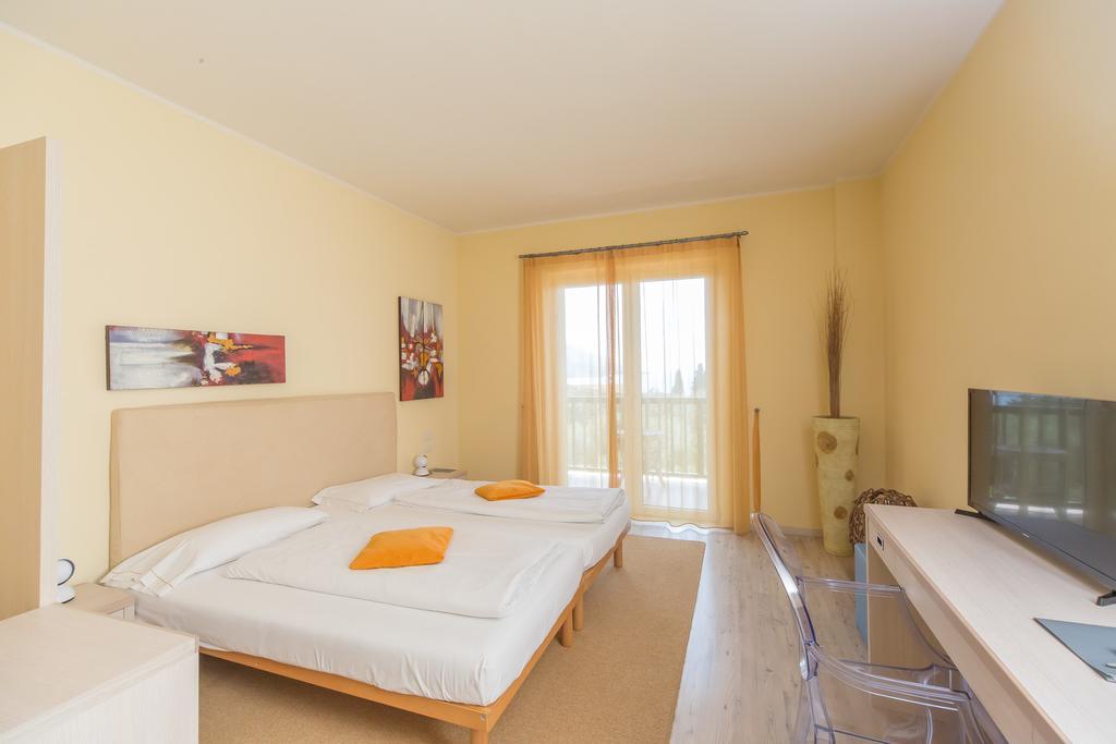 Club Hotel Olivi - Tennis Center Малчезине Екстериор снимка