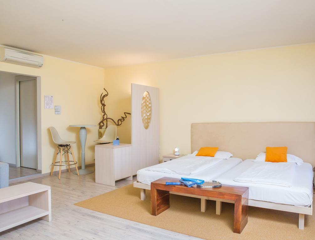Club Hotel Olivi - Tennis Center Малчезине Екстериор снимка