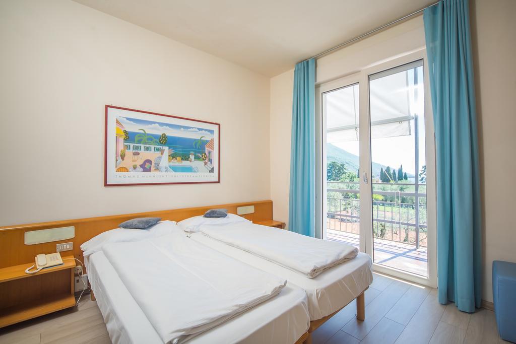 Club Hotel Olivi - Tennis Center Малчезине Екстериор снимка
