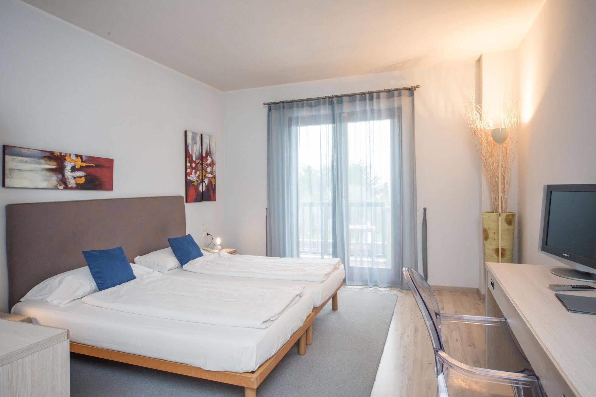 Club Hotel Olivi - Tennis Center Малчезине Екстериор снимка