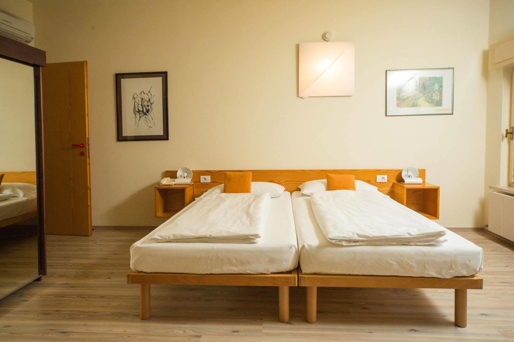 Club Hotel Olivi - Tennis Center Малчезине Екстериор снимка