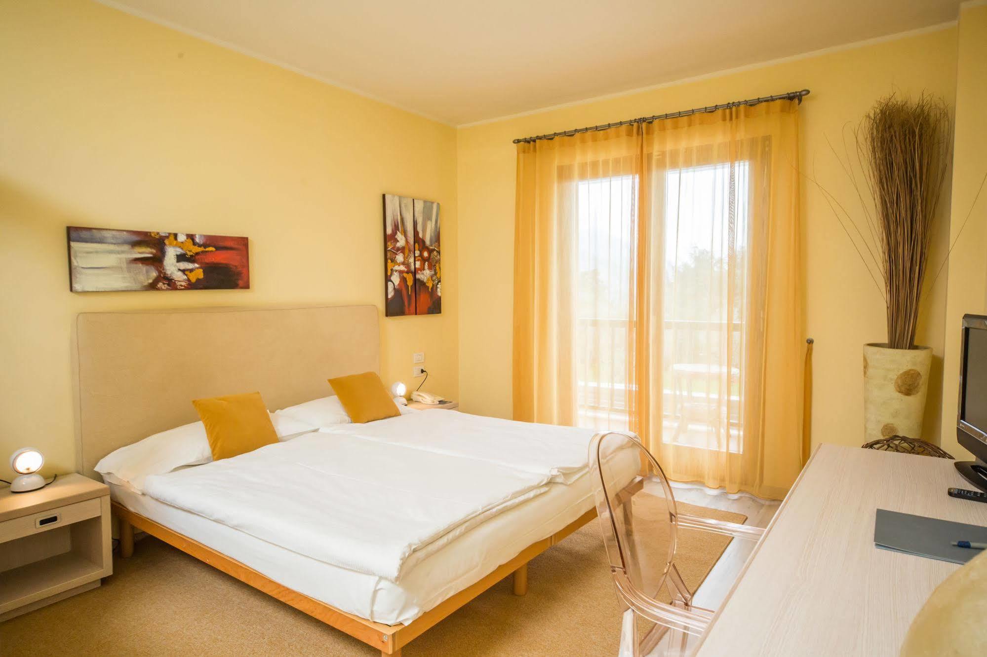 Club Hotel Olivi - Tennis Center Малчезине Екстериор снимка